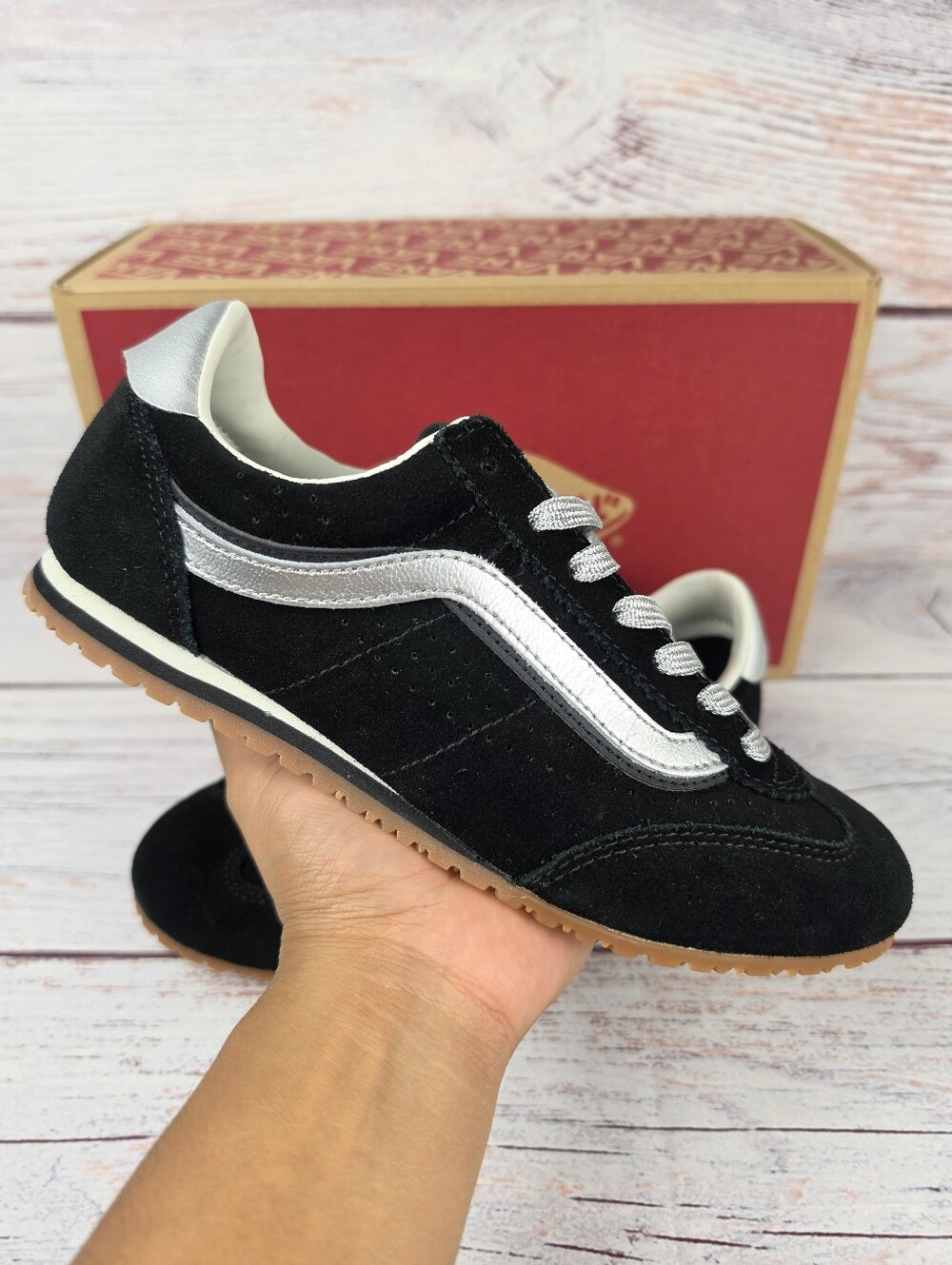 NEW Vans Serio Super Lowpro Sneakers Women's Size 7 Lighweight Casual Suede